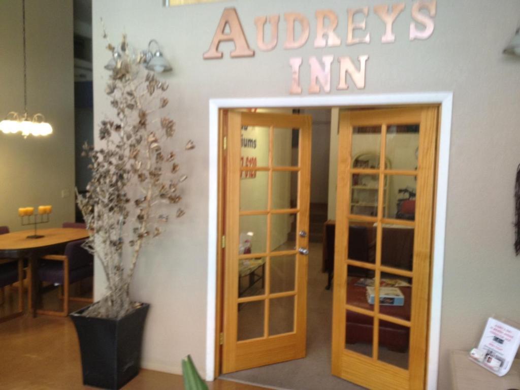 Audrey'S Inn Бисби Экстерьер фото